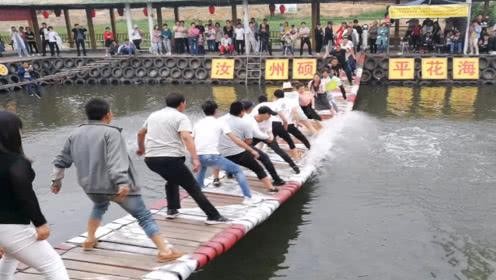 北京充满笑声的惊险网红摇摇桥
